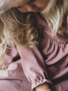 Sukienka Jaśmina | Brudny róż - Apanele zdj 10