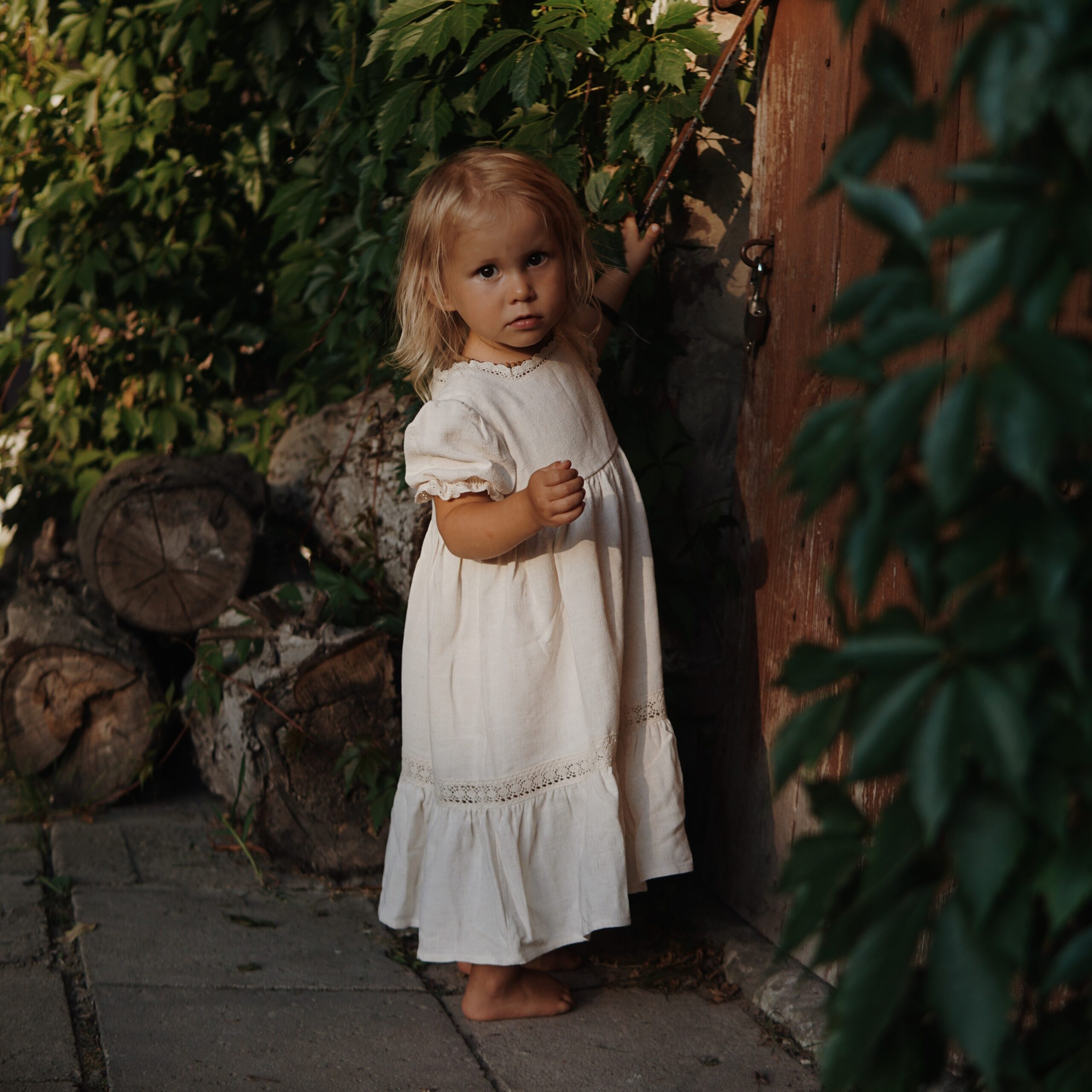 Sukienka Verona | Beżowa - Nomad Kid zdj 4