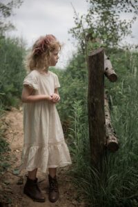 Sukienka Verona | Beżowa - Nomad Kid zdj 2