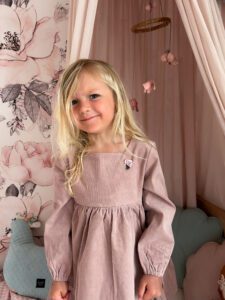 Sukienka sztruksowa Austin | Blady róż - Nomad Kid zdj 1