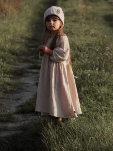 Długa sukienka Oviedo | Beżowa - Nomad Kid zdj 3